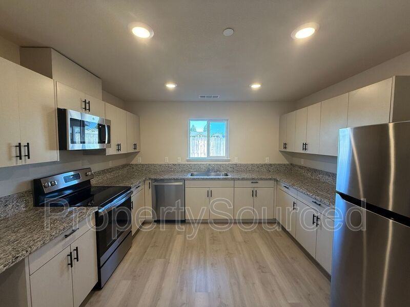 936 W Alameda St #A - Photo 6 of 41
