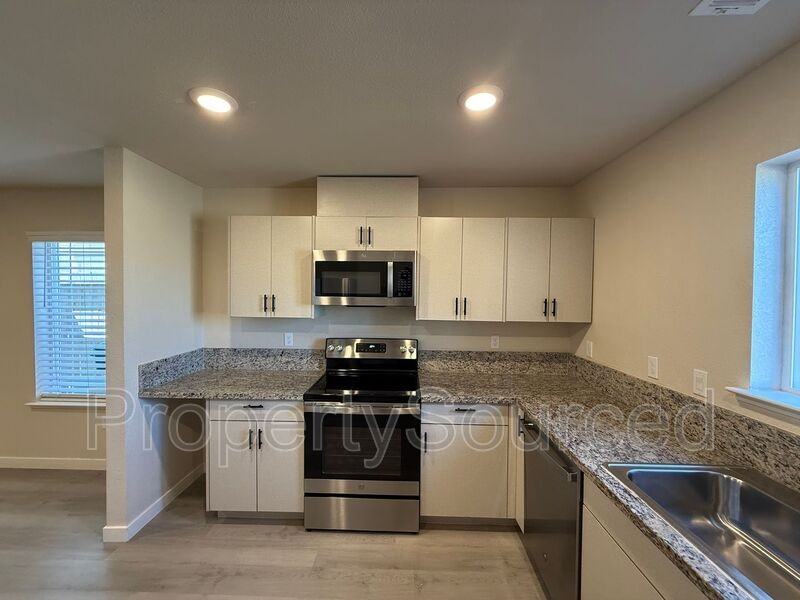 936 W Alameda St #A - Photo 7 of 41