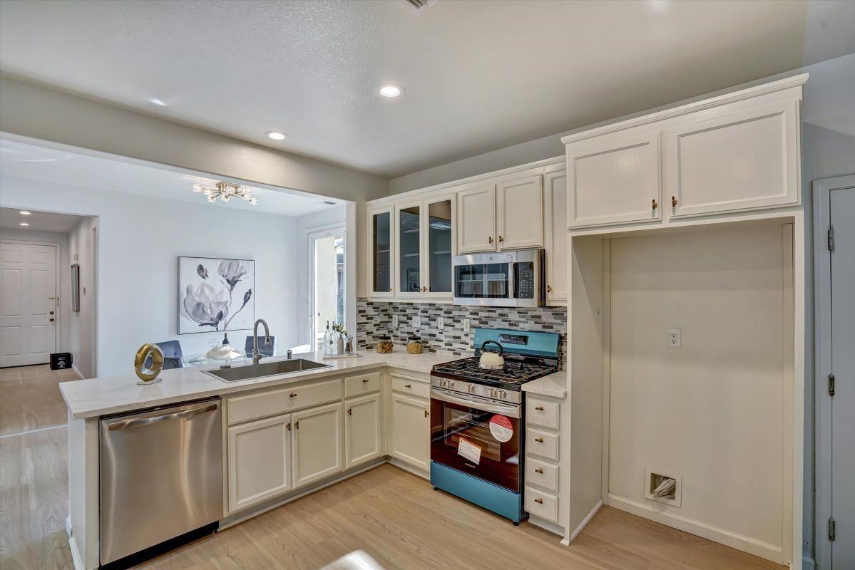 530 Cottage Park Dr - Photo 2 of 12