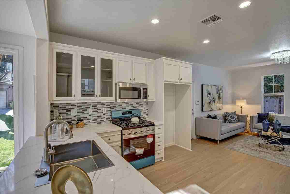 530 Cottage Park Dr - Photo 4 of 12