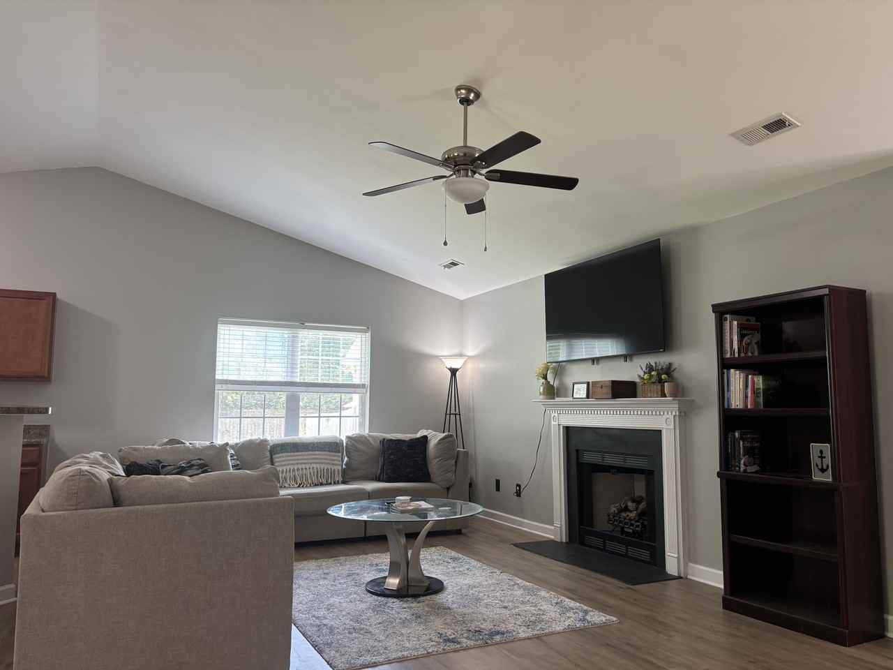 213 Molly Ct - Photo 4 of 18