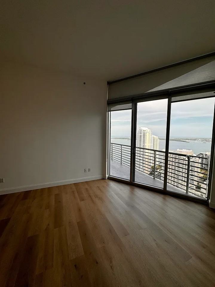 325 Biscayne Boulevard Way #17 - Photo 4 of 9