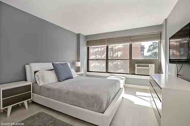 2930 N Sheridan Rd #206 - Photo 4 of 12
