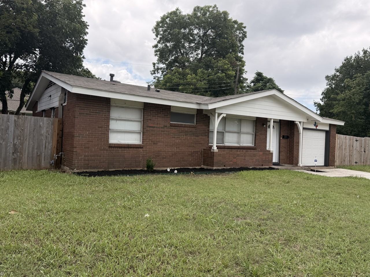 2514 Greenway St - Photo 2 of 21