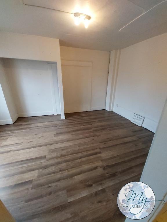 329 5th Ave N #5 - Photo 3 of 9