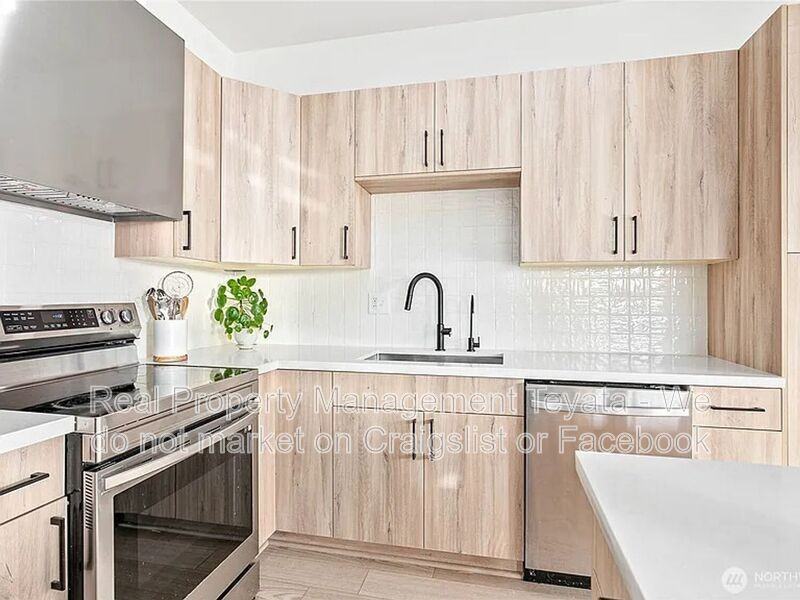 2173 Sunnybrook Ln #202 - Photo 3 of 25