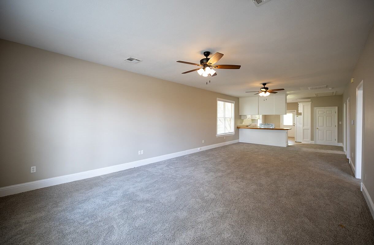 727 Pryce St - Photo 6 of 8