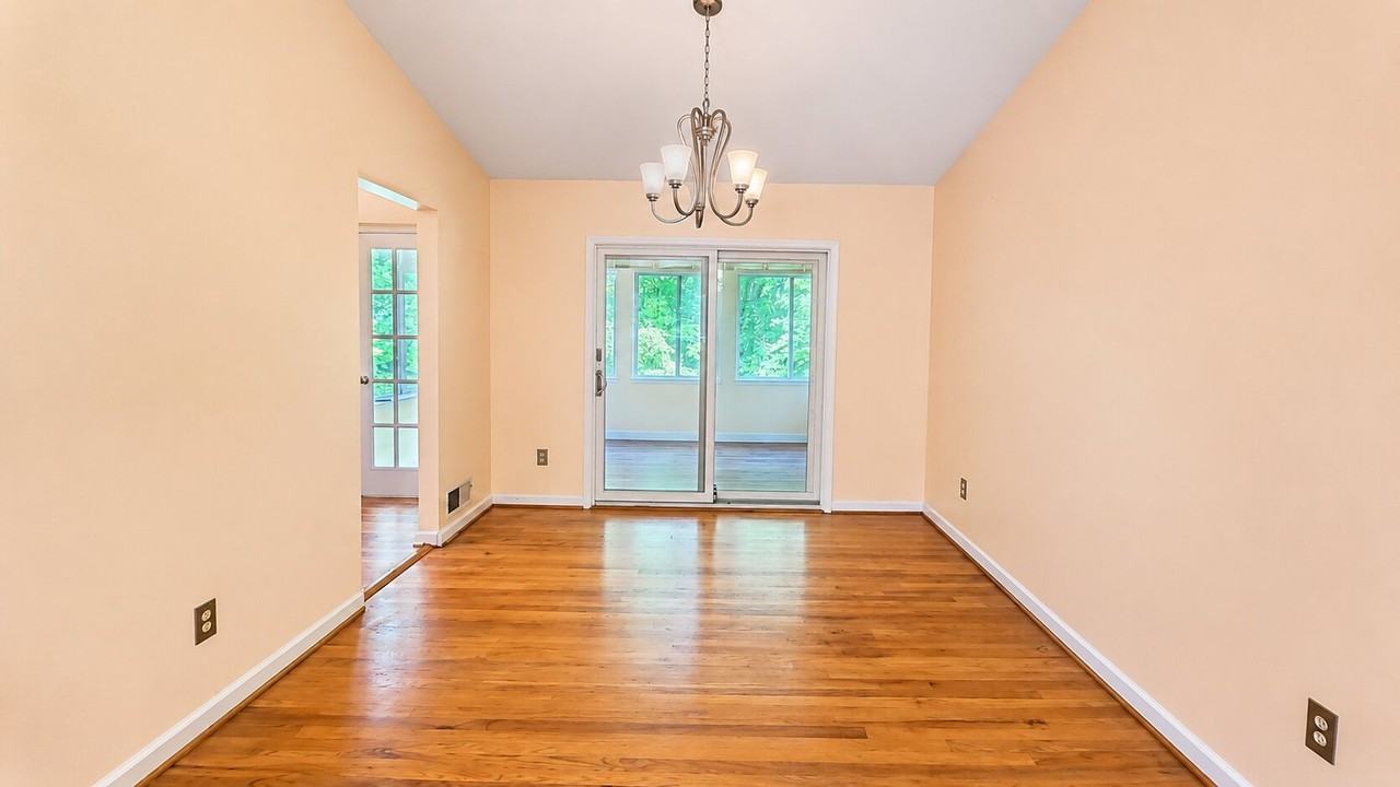 1615 Ladd St - Photo 4 of 26