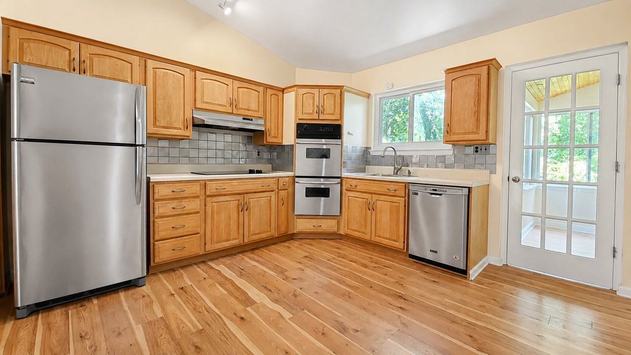 1615 Ladd St - Photo 5 of 26