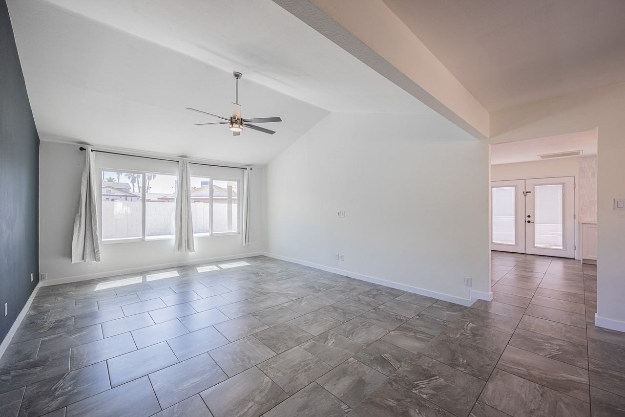 10251 N 53rd Ave - Photo 4 of 33