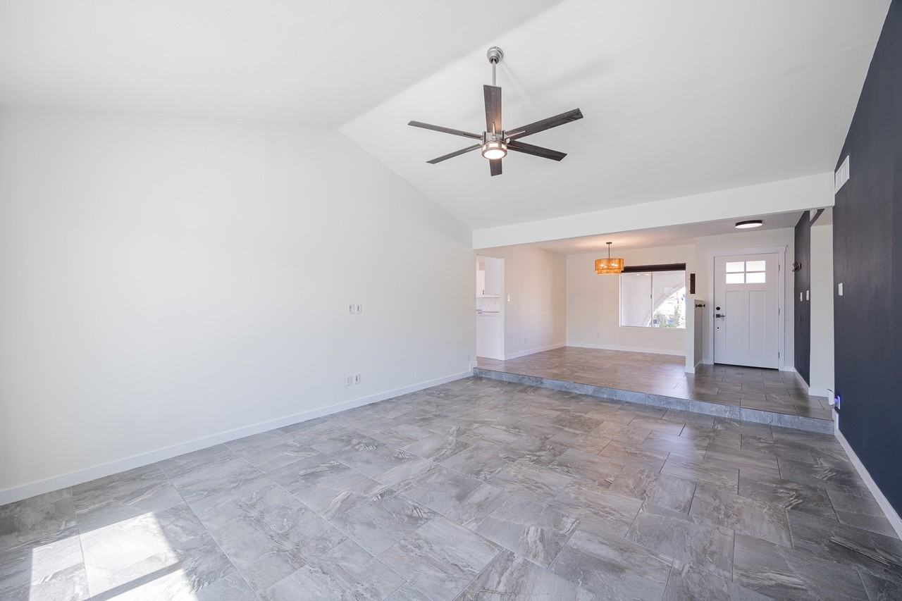 10251 N 53rd Ave - Photo 5 of 33