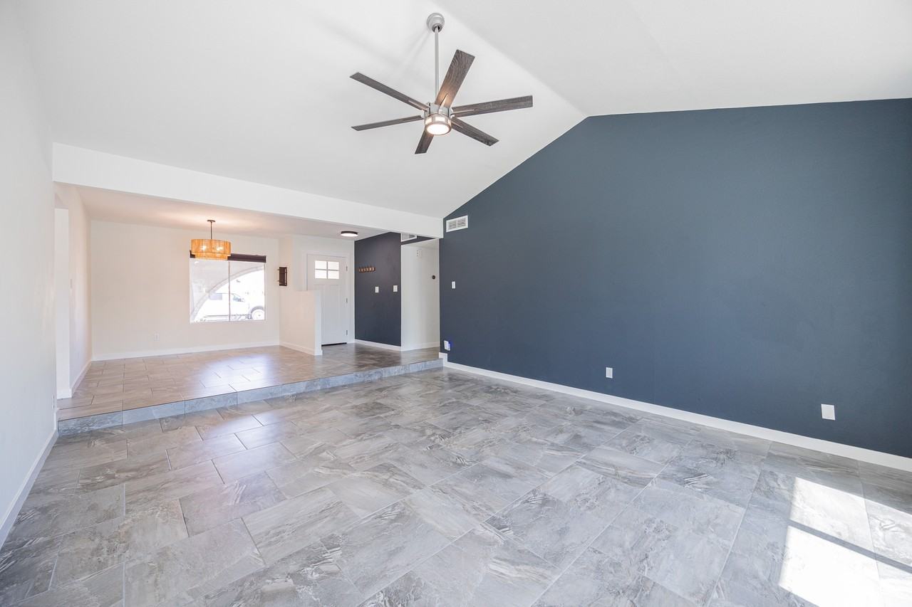 10251 N 53rd Ave - Photo 6 of 33