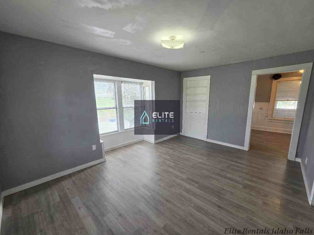 12381 N 15th E - Photo 5 of 19