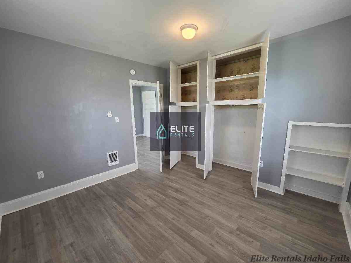 12381 N 15th E - Photo 6 of 19