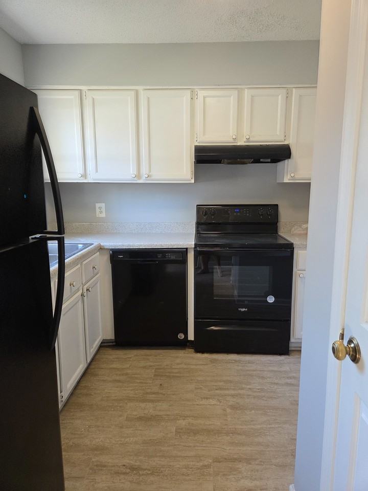 4425 Roller Ct - Photo 5 of 25
