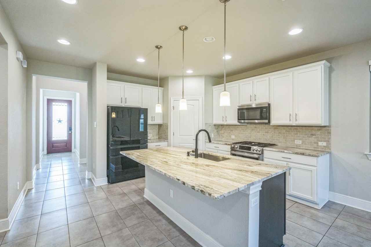 305 Crossvine Trl - Photo 3 of 16