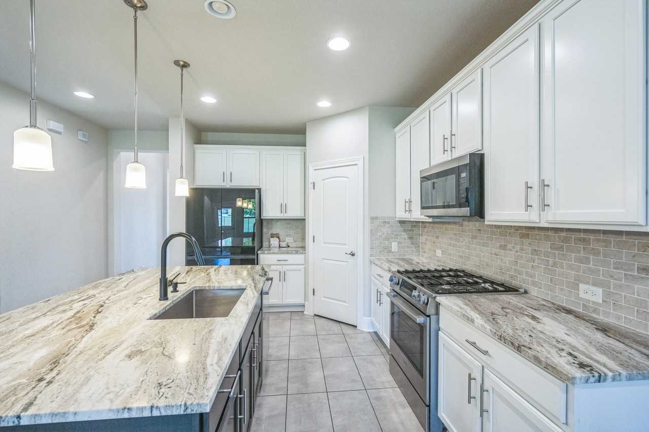 305 Crossvine Trl - Photo 4 of 16