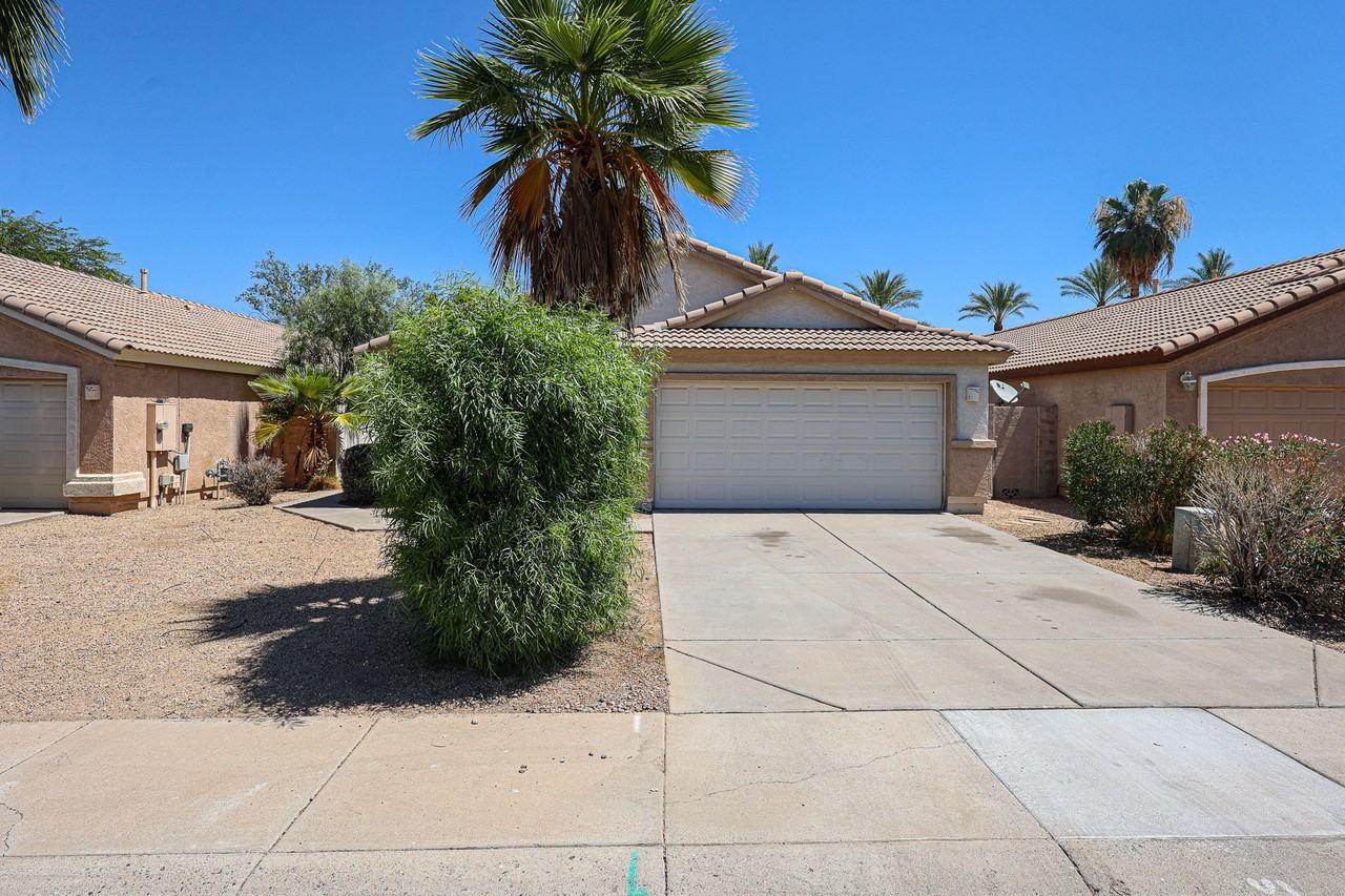 13182 W Cypress St - Photo 2 of 35