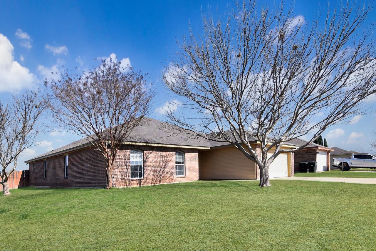 3401 Lorena Dr - Photo 2 of 25