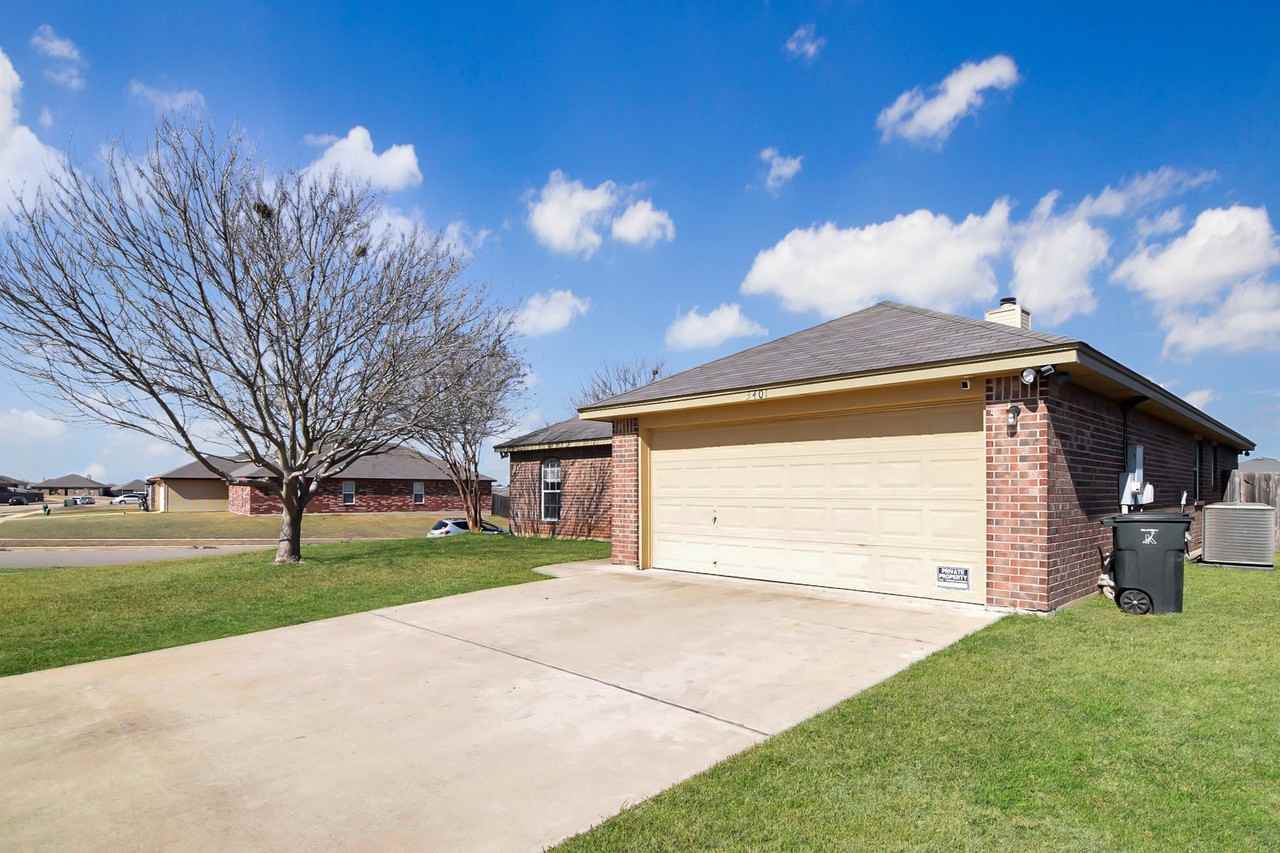3401 Lorena Dr - Photo 3 of 25
