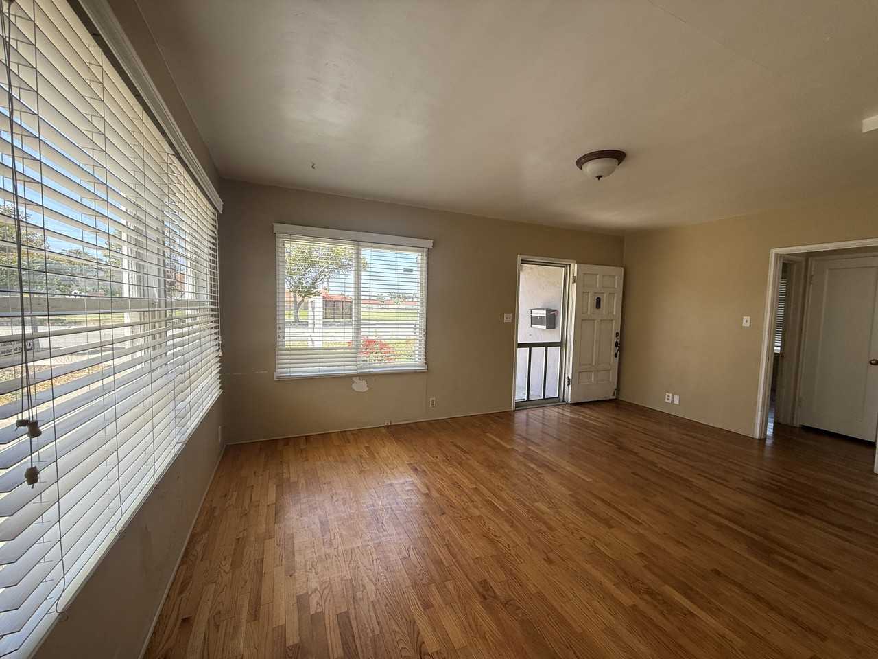 312 N H St - Photo 3 of 15