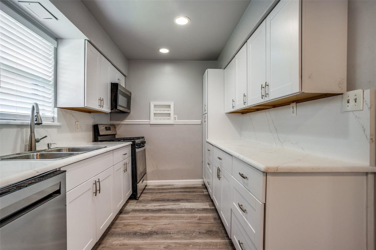 266 W Fulton St - Photo 6 of 13