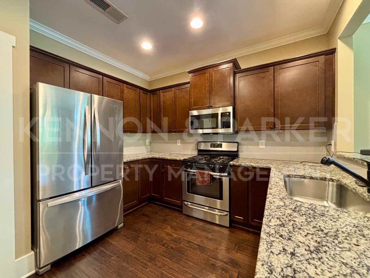 203 Westover St - Photo 6 of 22