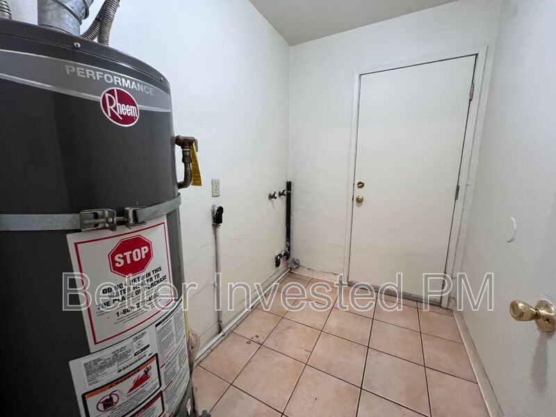 212 Ford St #7 - Photo 7 of 8