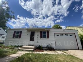 featured image of 416 E 3rd St