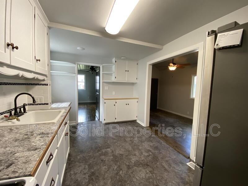 416 E 3rd St - Photo 4 of 22