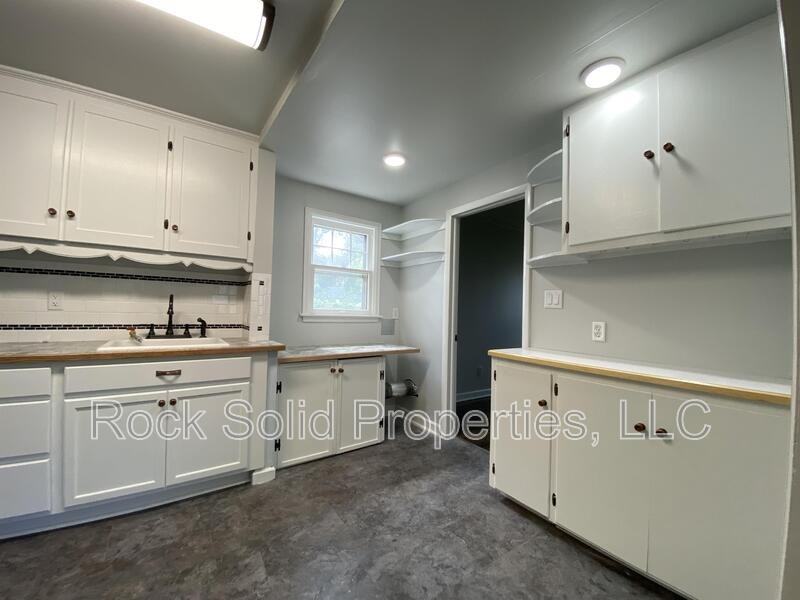 416 E 3rd St - Photo 5 of 22