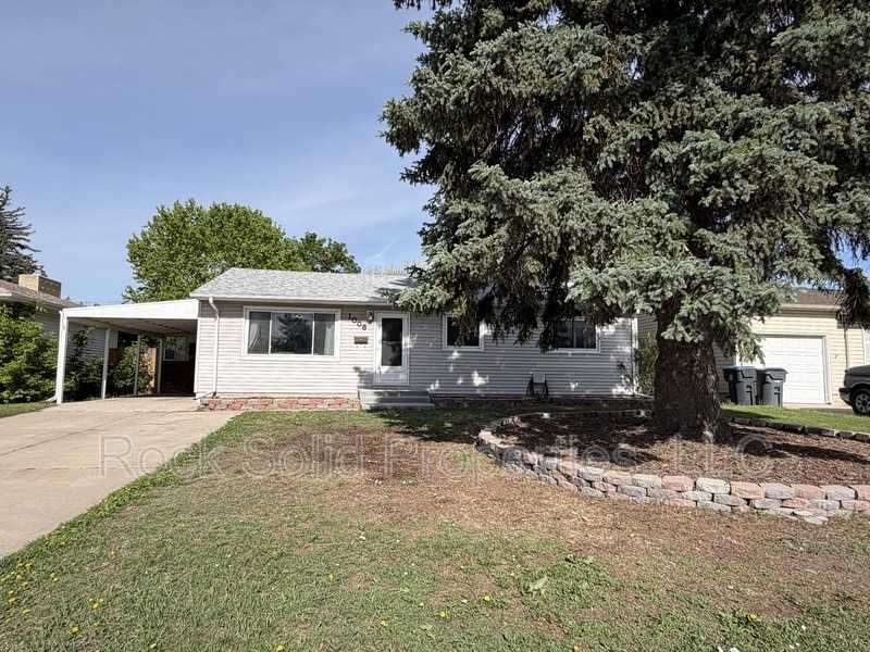 1008 Adams Ave - Photo 2 of 26