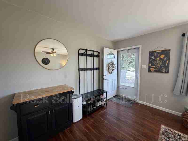 1008 Adams Ave - Photo 4 of 26