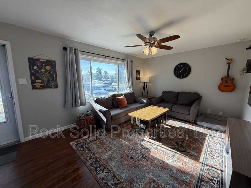 1008 Adams Ave - Photo 5 of 26