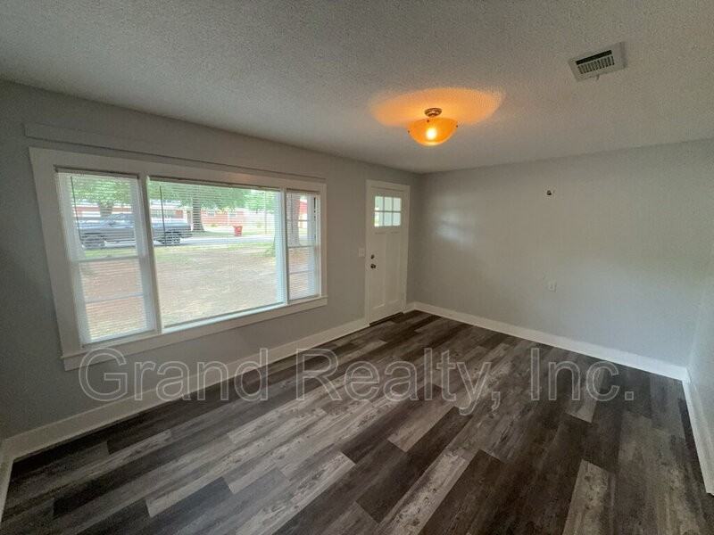3693 Scoggins St - Photo 4 of 22