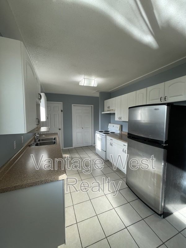 2433 - Photo 4 of 19
