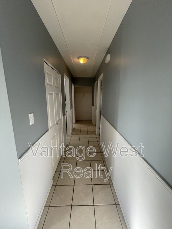2433 - Photo 7 of 19