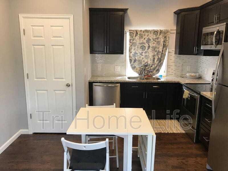 1652 Gaylord St - Photo 3 of 18