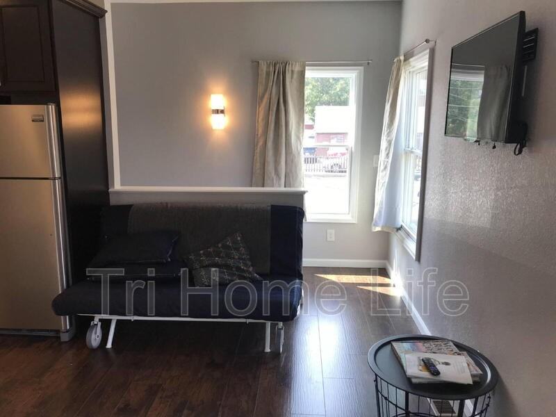 1652 Gaylord St - Photo 6 of 18