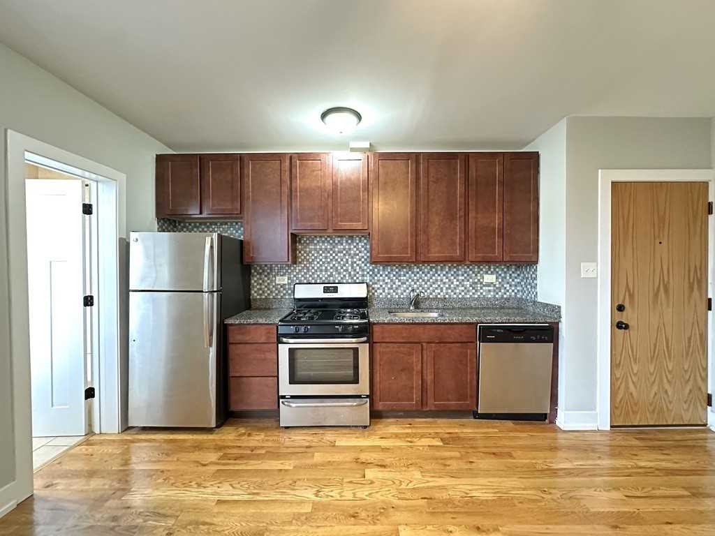 818 W Diversey Pkwy #P - Photo 2 of 21
