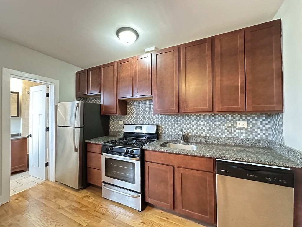 818 W Diversey Pkwy #P - Photo 3 of 21
