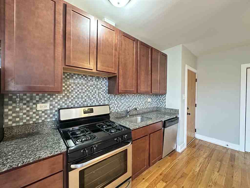 818 W Diversey Pkwy #P - Photo 4 of 21