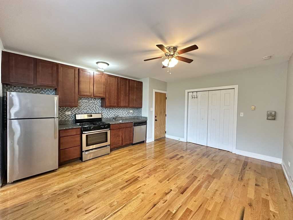 818 W Diversey Pkwy #P - Photo 7 of 21