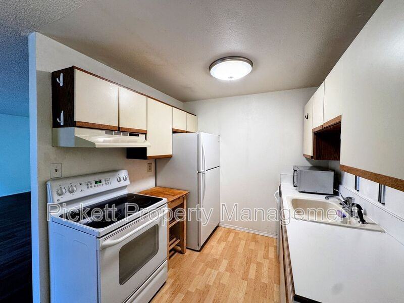 3206 Pine Rd #C14 - Photo 6 of 18