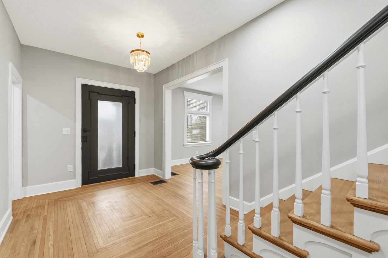 2978 Wardall Ave #NA - Photo 2 of 38