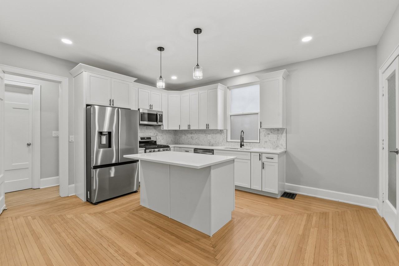 2978 Wardall Ave #NA - Photo 6 of 38