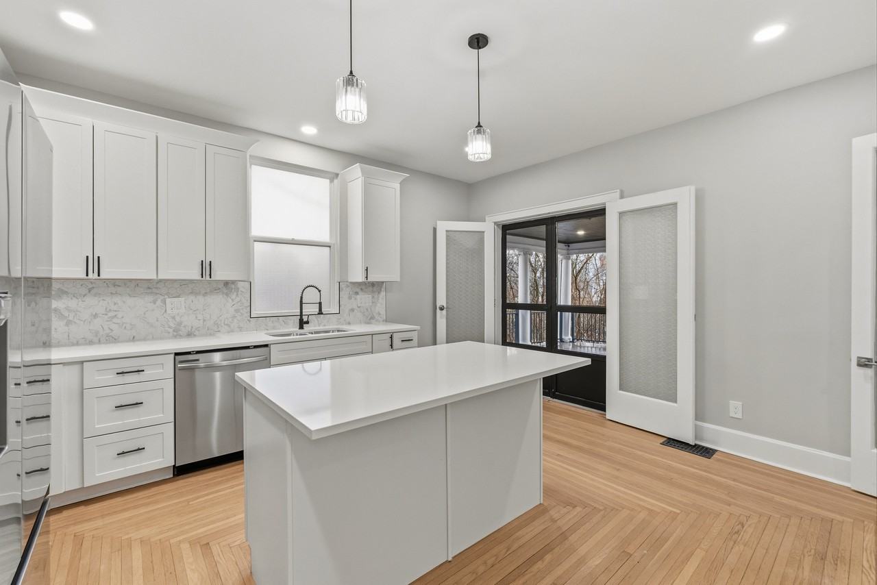 2978 Wardall Ave #NA - Photo 7 of 38