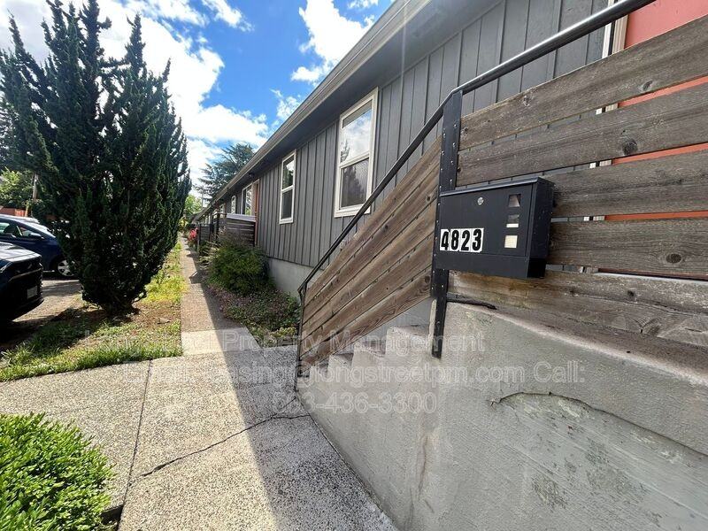 4823 Ne 50th Pl - Photo 2 of 14