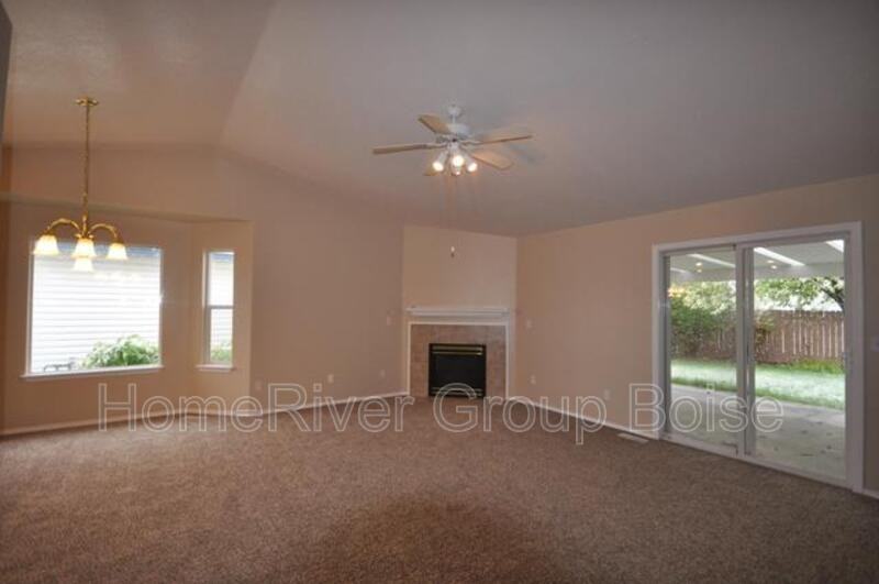 3044 N Sagefire Ave - Photo 4 of 17