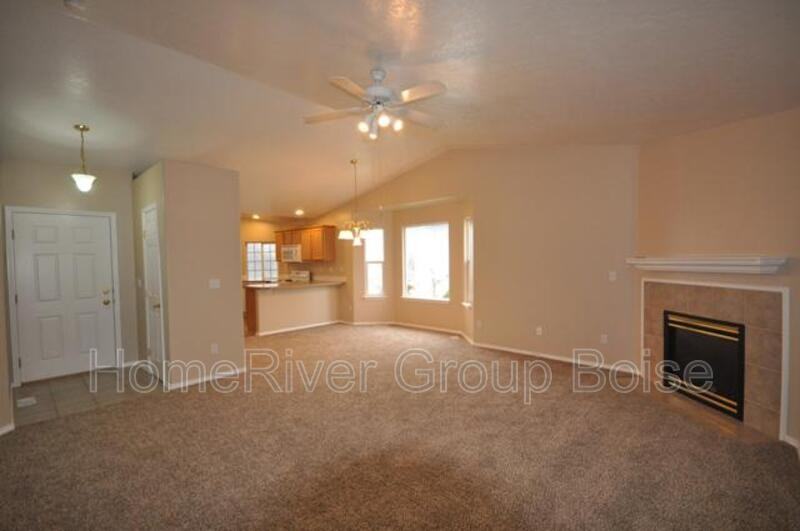 3044 N Sagefire Ave - Photo 5 of 17